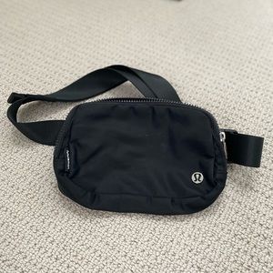 Lululemon belt bag 🍋
